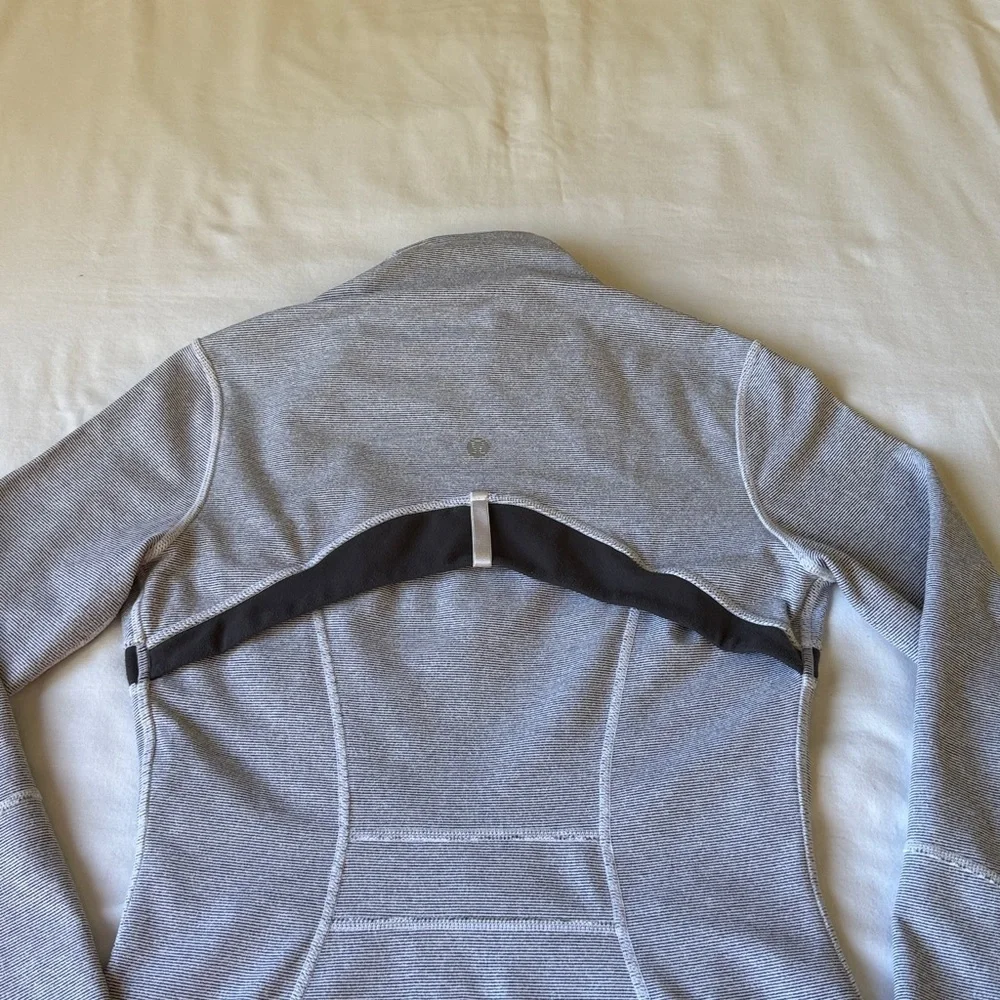 lululemon athletica Gray and white Define Zip-Up long sleeve jacket !!